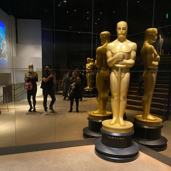 Meet your Posher, Emi - Picture 2 of 5